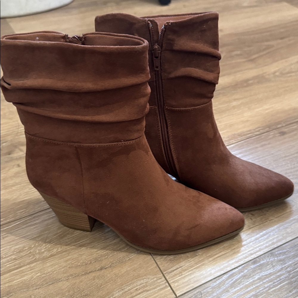 NWOT Universal Thread Cianna Boots Size 10